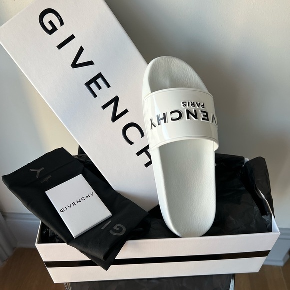 Givenchy Logo-Embossed Pool Slide Sandals - Picture 12 of 14